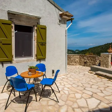 Holiday home Chrysa's Hideaway